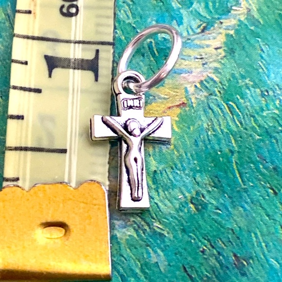 5/$10❤️❤️❤️NEW TIBETAN SILVER RELIGIOUS CROSS CHARM PENDANT - Picture 2 of 2